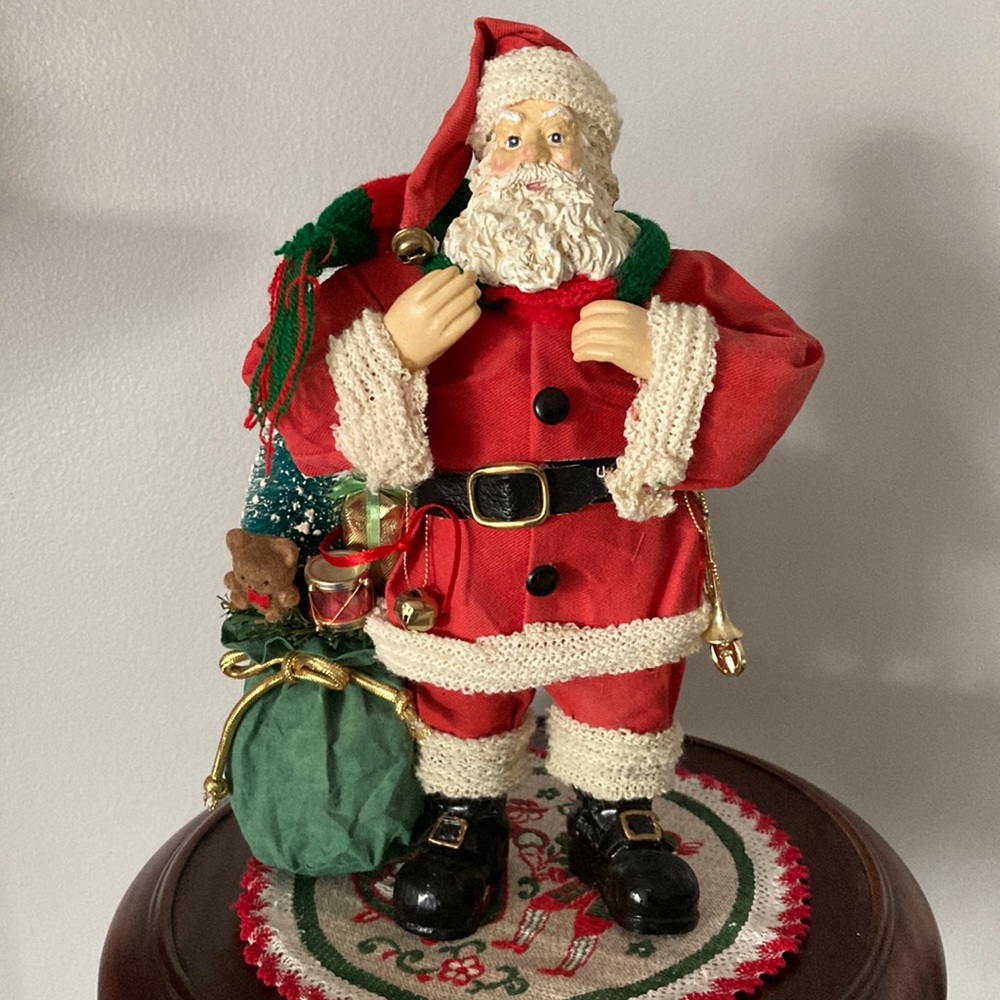 Rare vintage clothtique Santa figurine